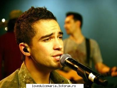 poncho  :nebun: cantand ^^^poze^^^